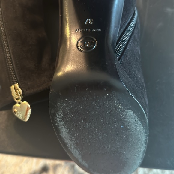 AUTHENTIC CHANEL BLACK SUEDE BOOTIES WITH PATENT TOE - Picture 4 of 9
